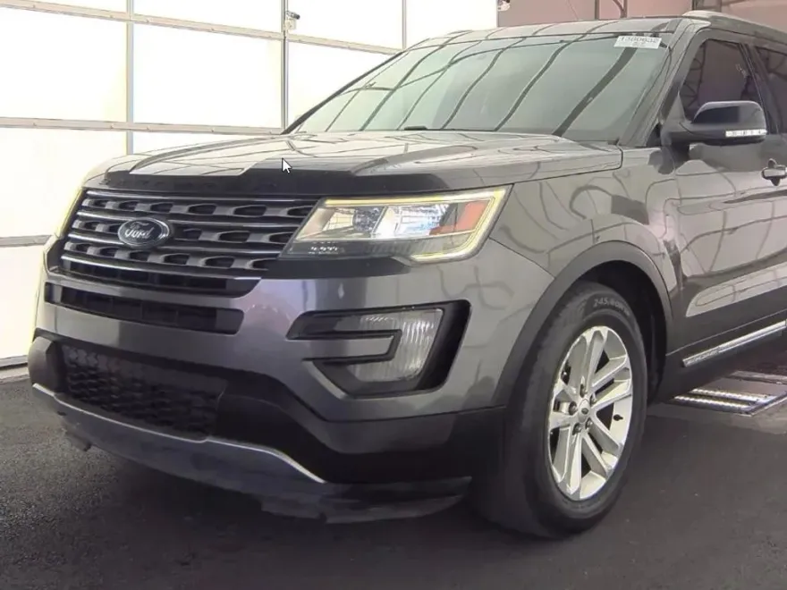 2016 Ford Explorer XLT Sport photo 1
