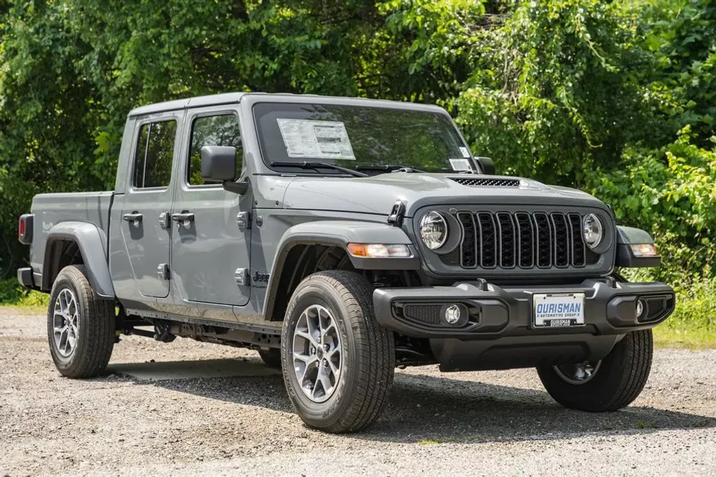2025 Jeep Gladiator Sport S photo 1