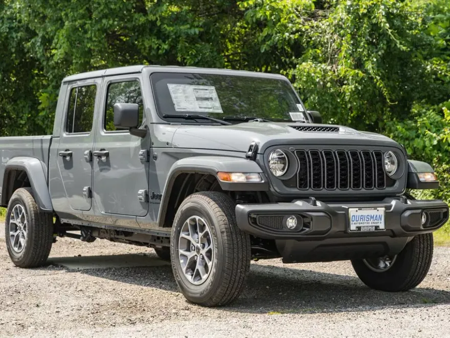 2025 Jeep Gladiator Sport S photo 1