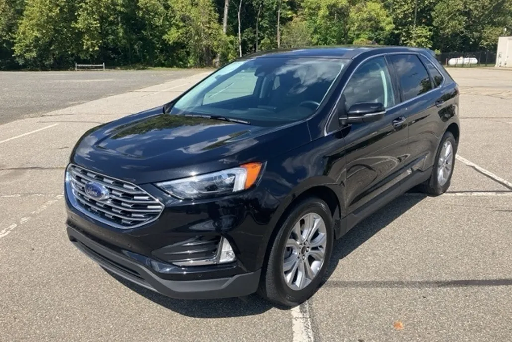 2024 Ford Edge Titanium photo 1