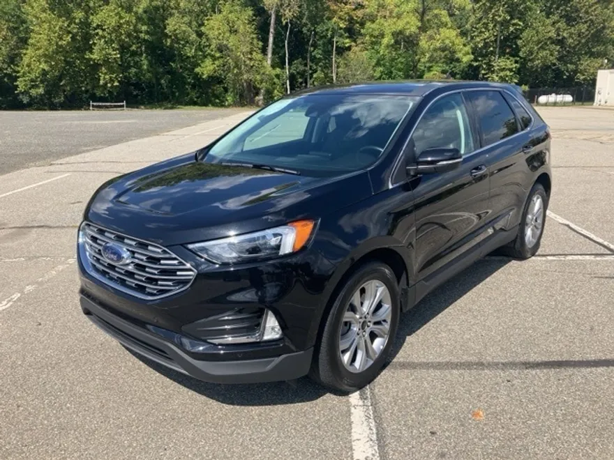 2024 Ford Edge Titanium photo 1