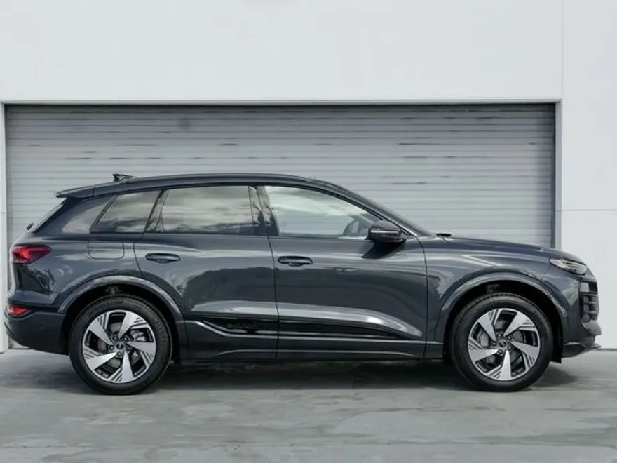 2025 Audi Q6 E-tron Premium Plus photo 4
