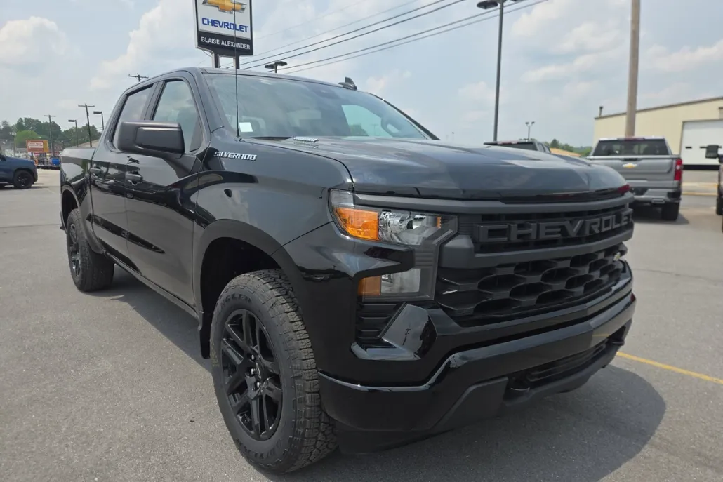 2025 Chevrolet Silverado 1500 Custom photo 1