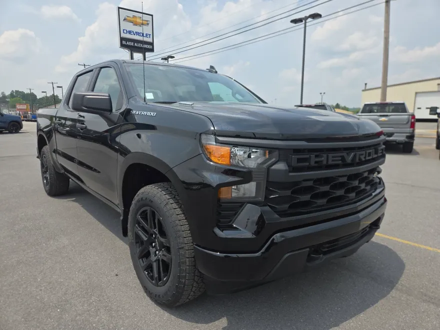 2025 Chevrolet Silverado 1500 Custom photo 1