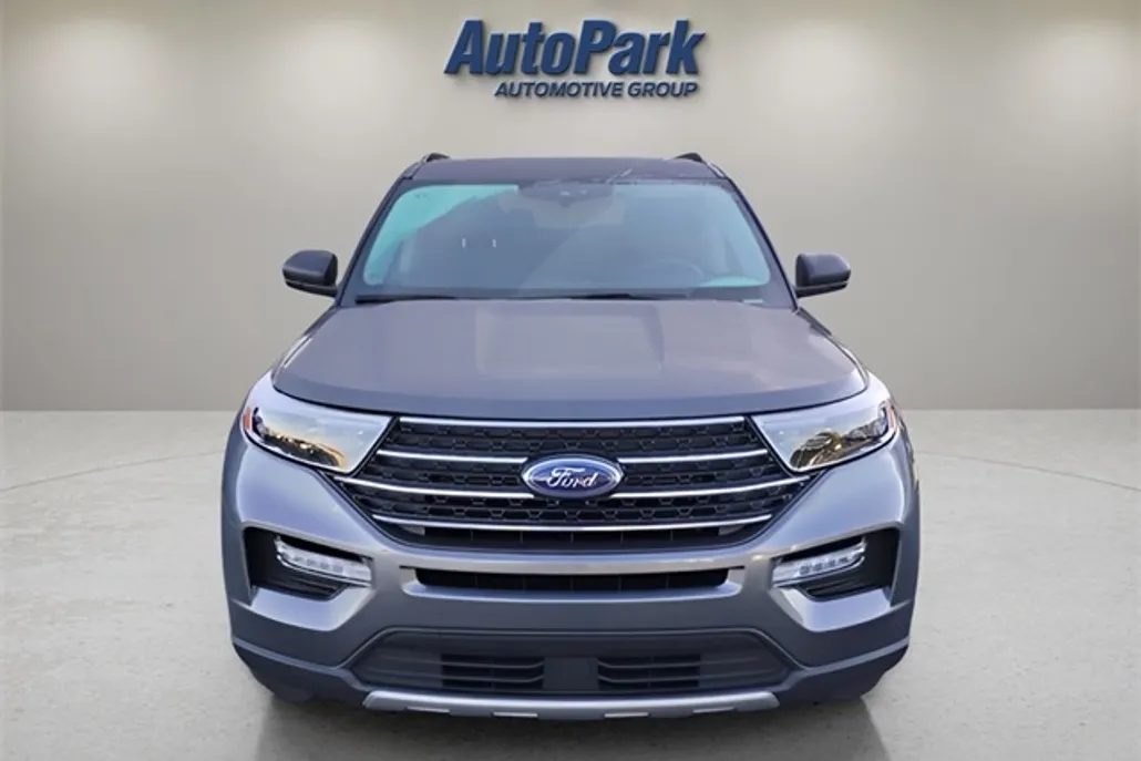 2023 Ford Explorer XLT photo 1