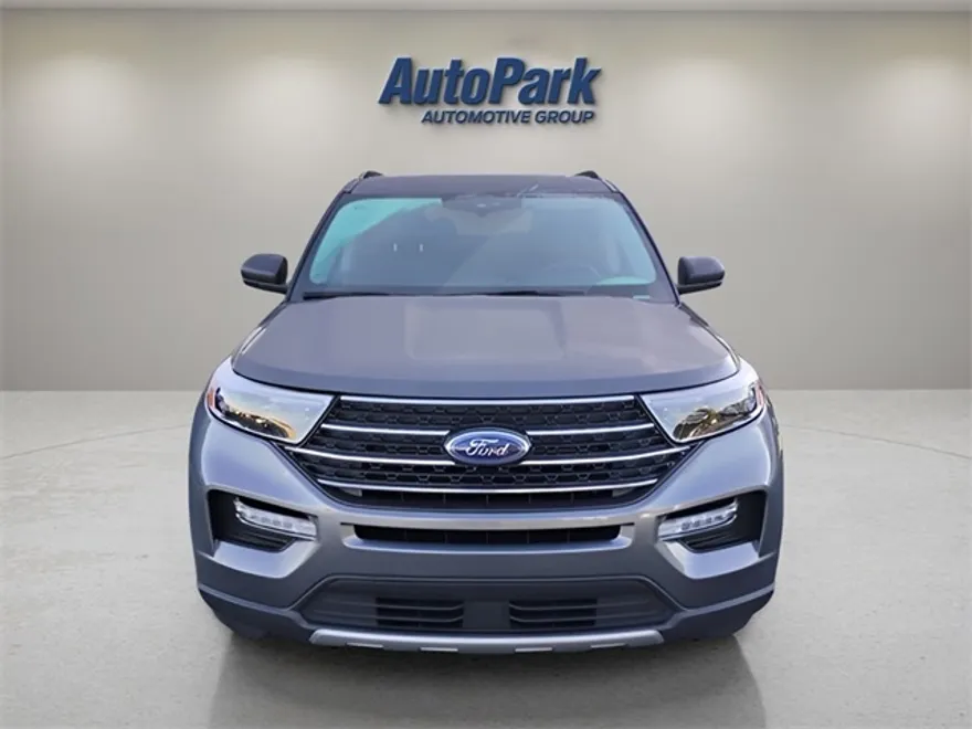 2023 Ford Explorer XLT photo 1
