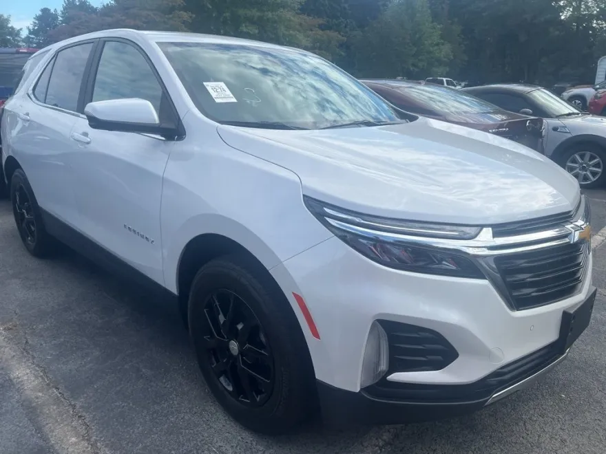 2022 Chevrolet Equinox LT photo 1