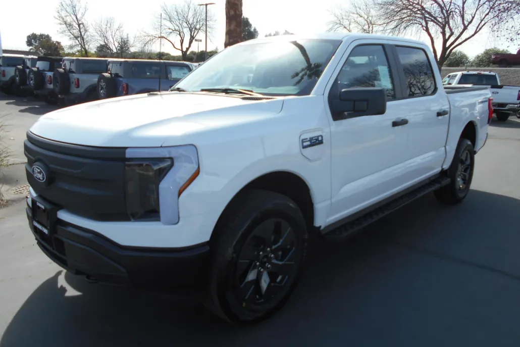 2024 Ford F-150 Lightning photo 1