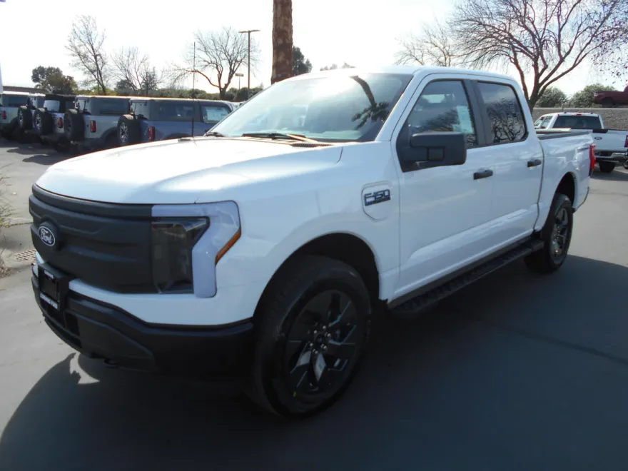 2024 Ford F-150 Lightning photo 1