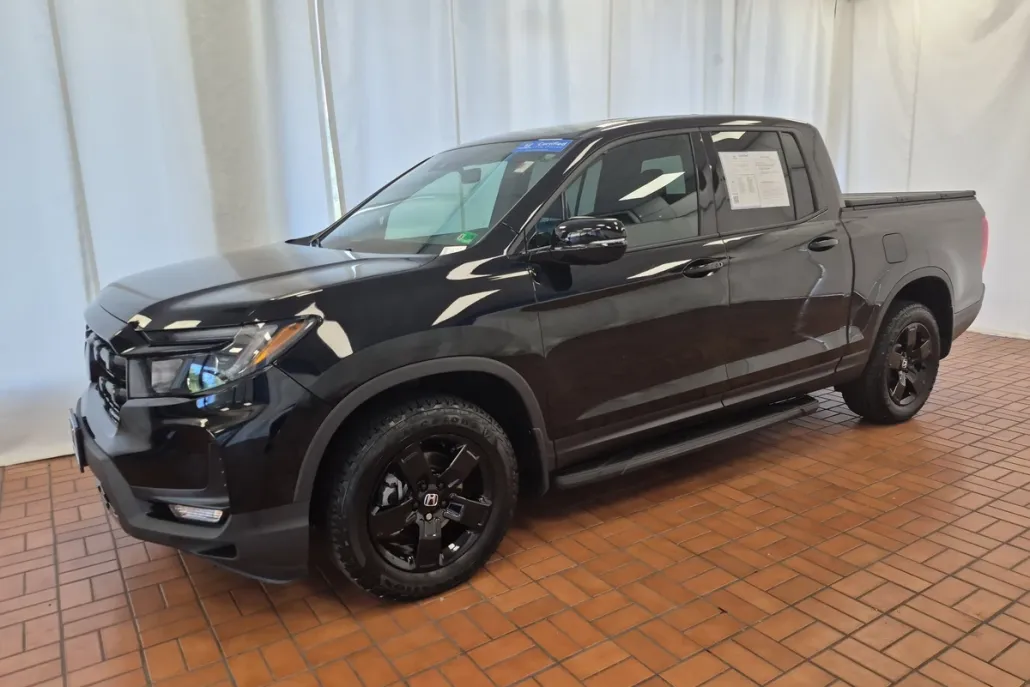 2024 Honda Ridgeline Black Edition photo 1