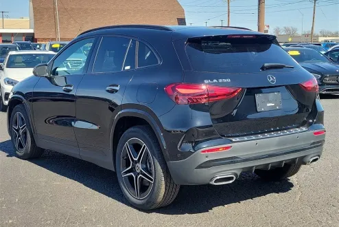 2025 Mercedes Benz GLA 250 photo 3