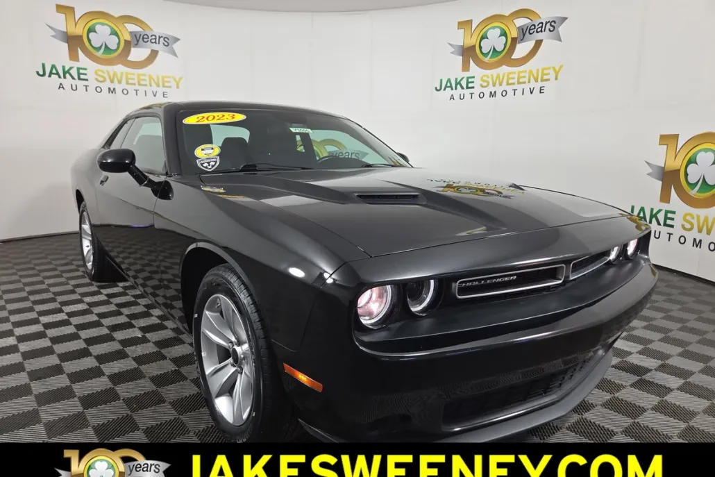 2023 Dodge Challenger SXT photo 1