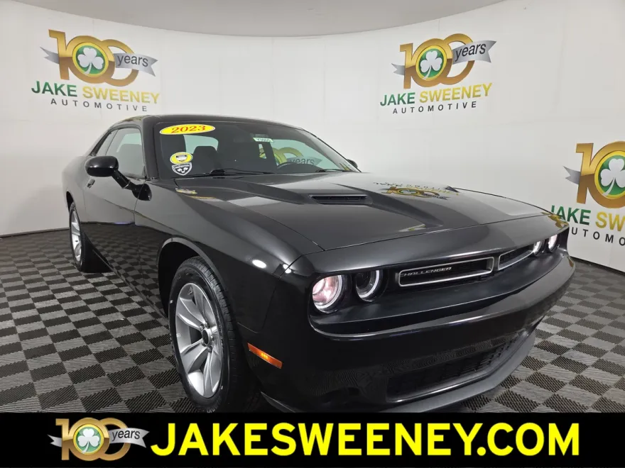 2023 Dodge Challenger SXT photo 1