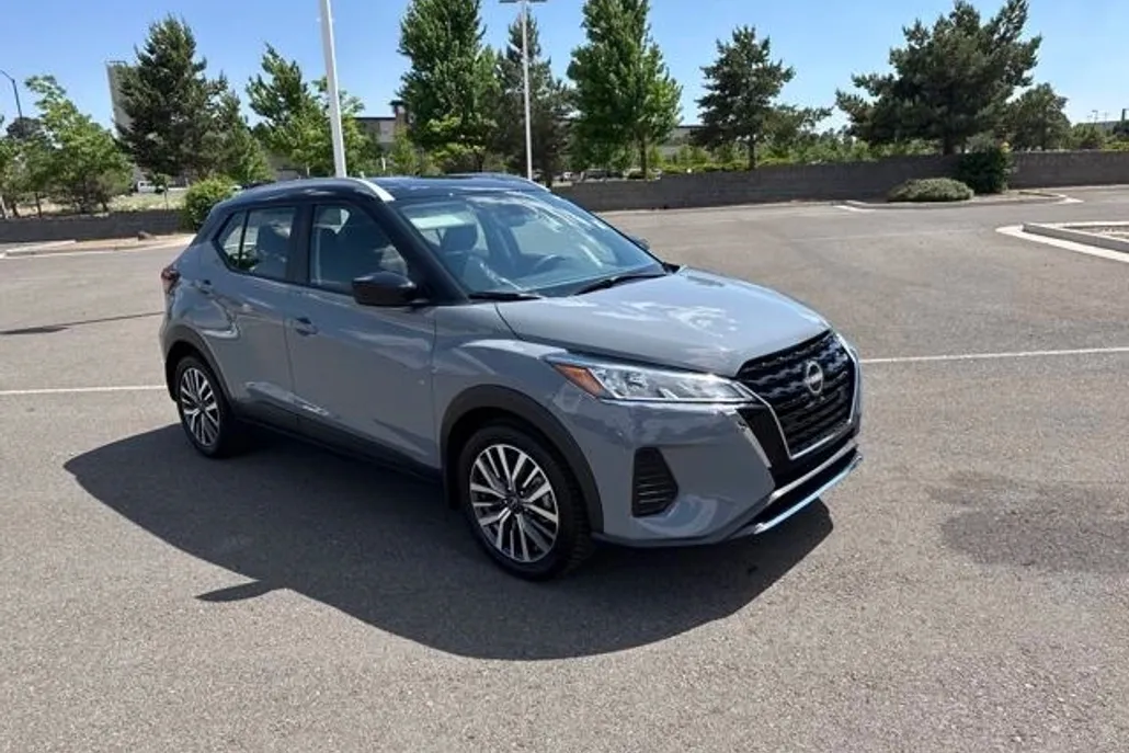 2023 Nissan Kicks SV photo 1