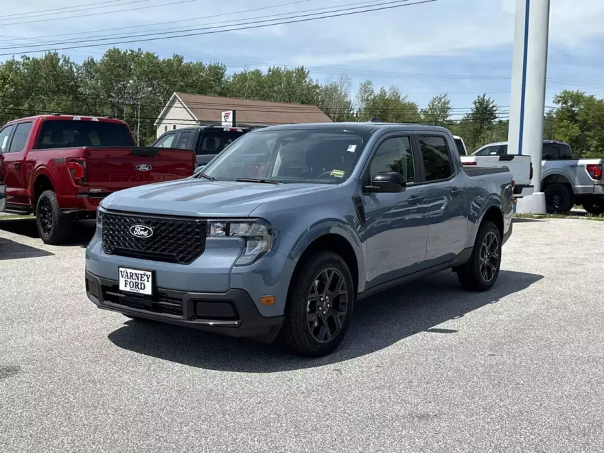 2025 Ford Maverick XLT photo 1