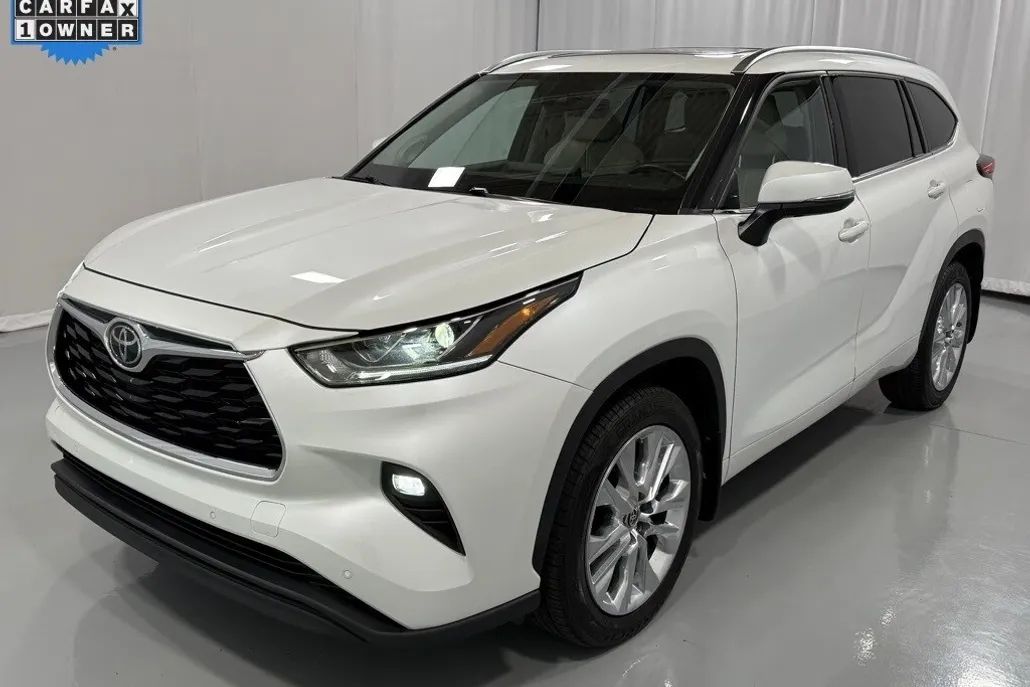 2023 Toyota Highlander Limited photo 1