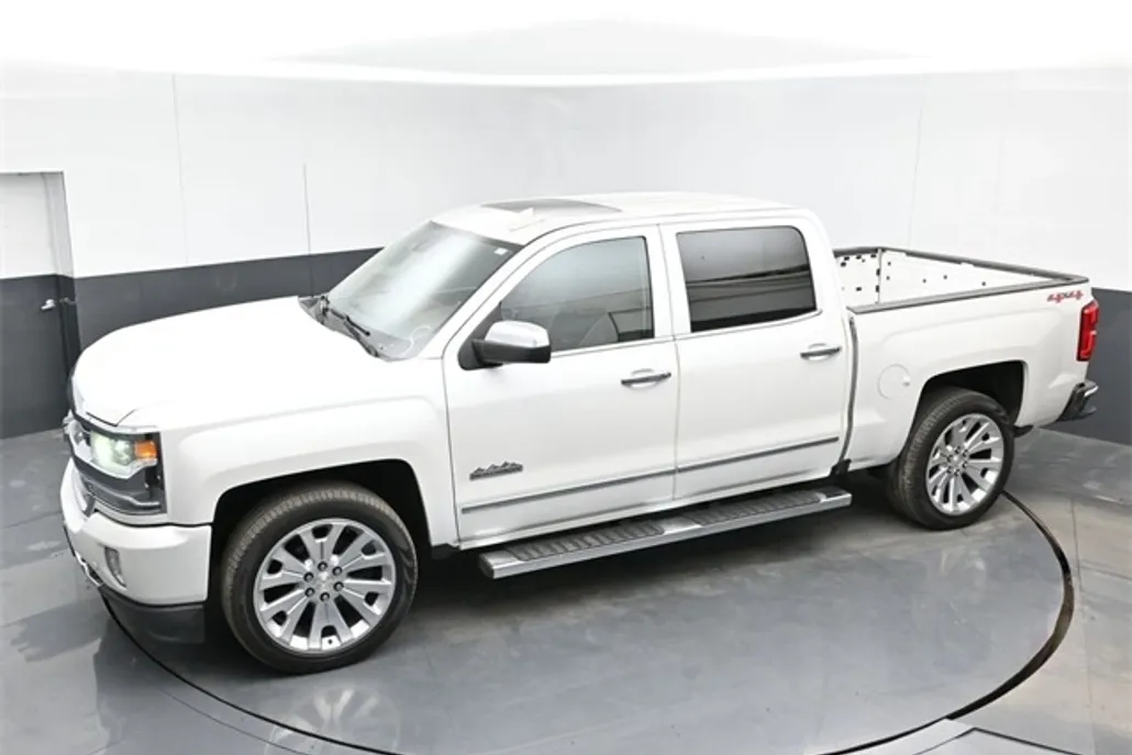 2016 Chevrolet Silverado 1500 High Country photo 1