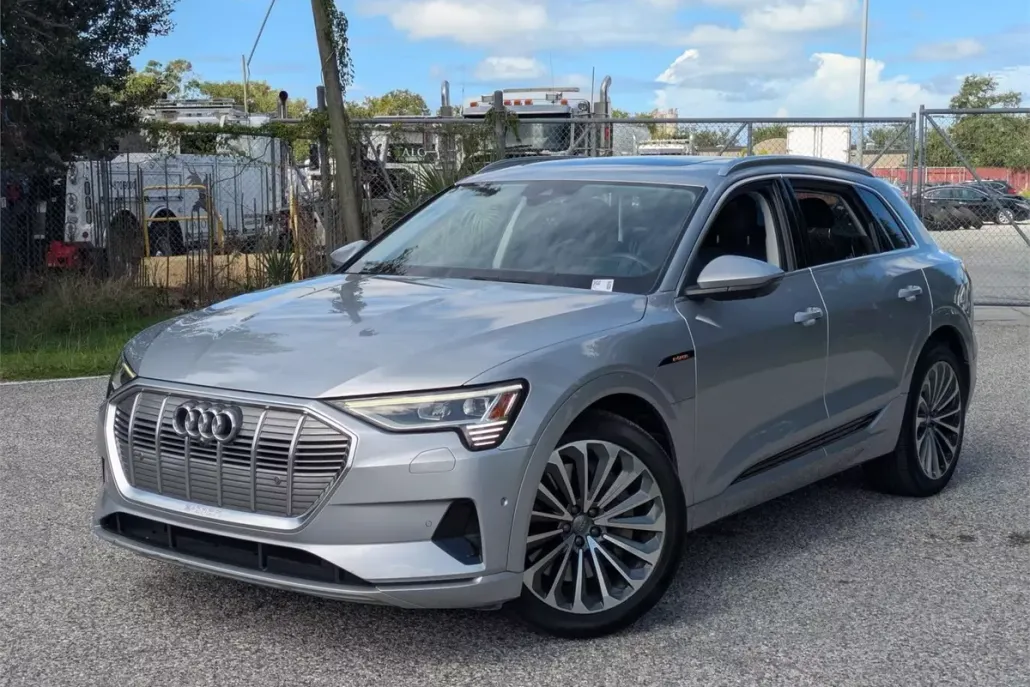2019 Audi e-tron Premium Plus photo 1