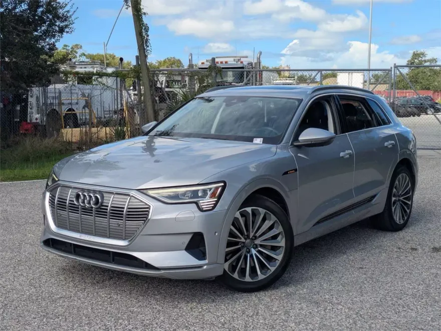 2019 Audi e-tron Premium Plus photo 1
