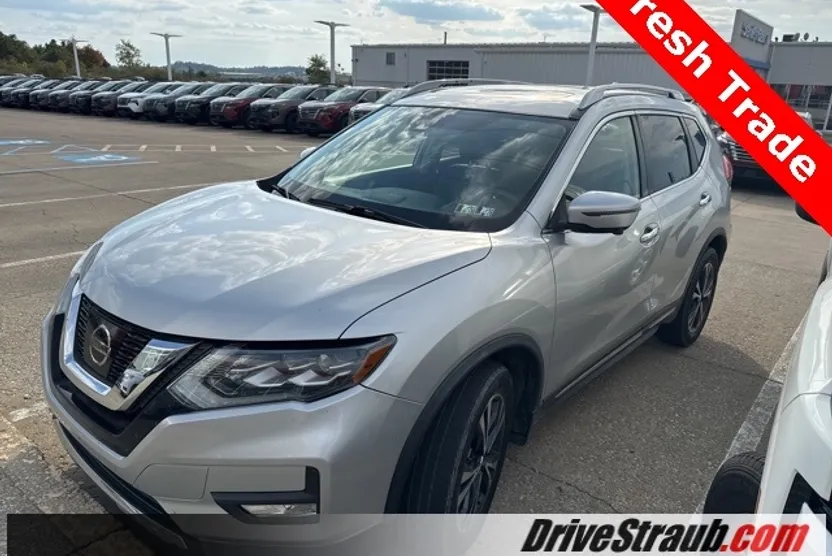 2017 Nissan Rogue SL photo 1