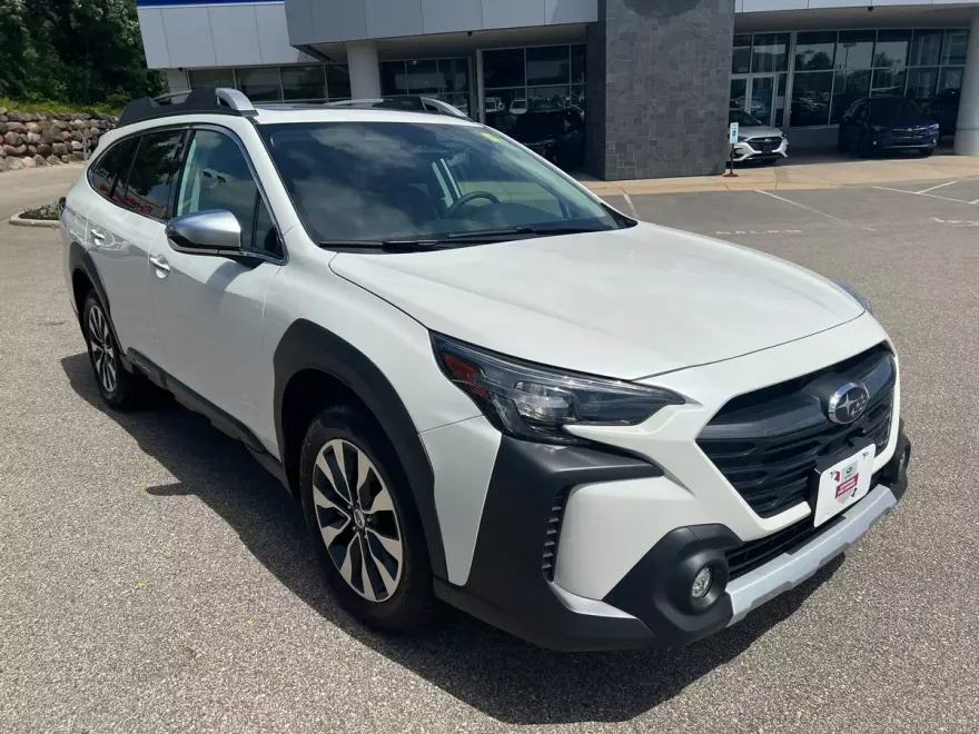 2024 Subaru Outback Touring XT photo 1