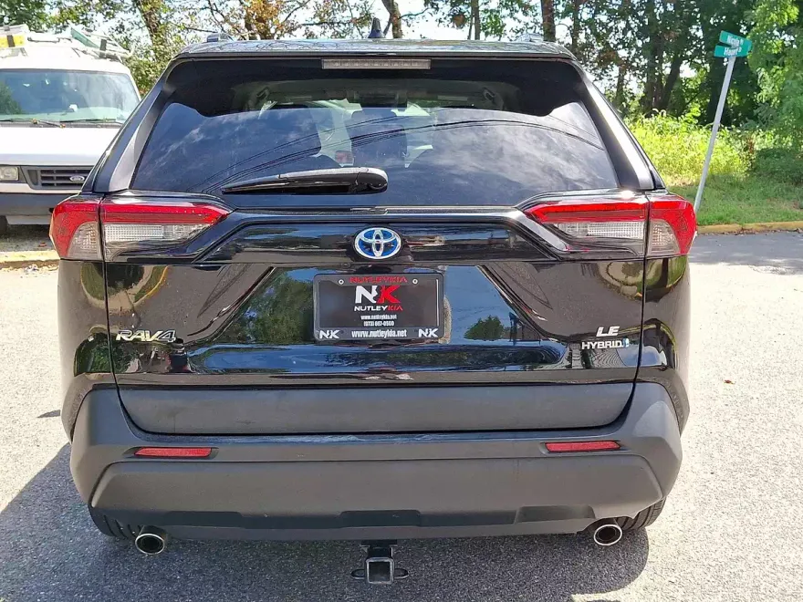 2020 Toyota RAV4 Hybrid LE photo 1