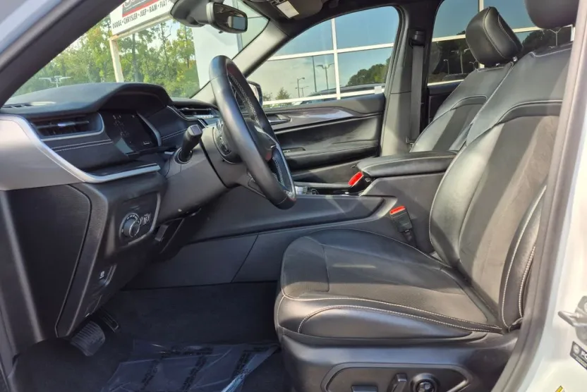 2021 Jeep Grand Cherokee Altitude photo 1