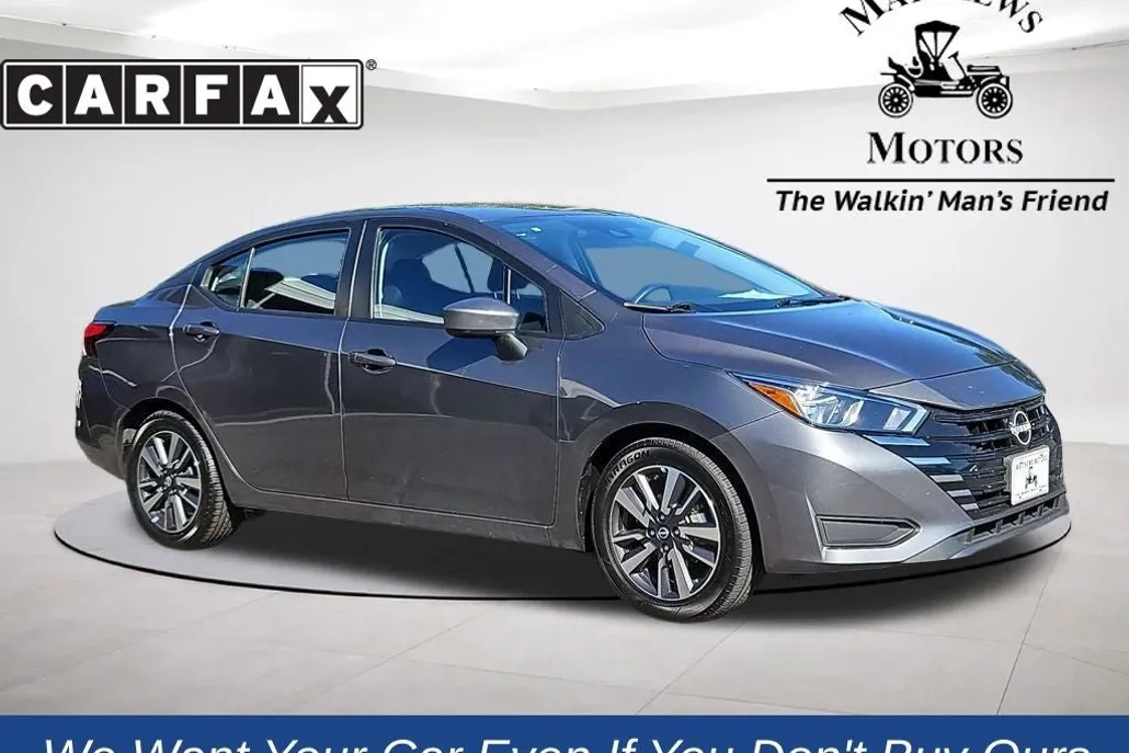 2023 Nissan Versa 1.6 SV photo 1