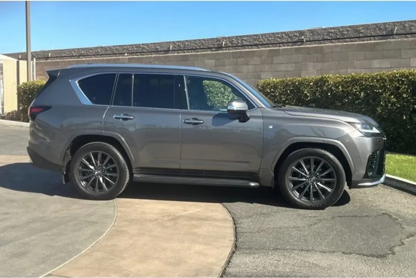 2025 Lexus LX 600 F SPORT Handling photo 1