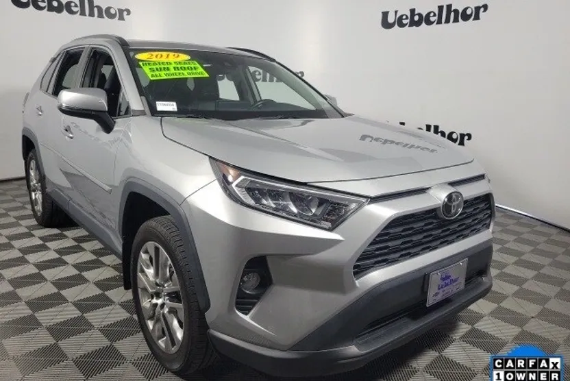 2019 Toyota RAV4 XLE Premium photo 1