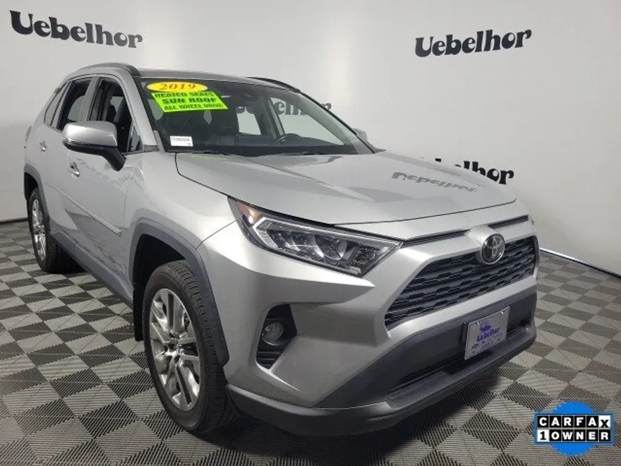 2019 Toyota RAV4 XLE Premium photo 1