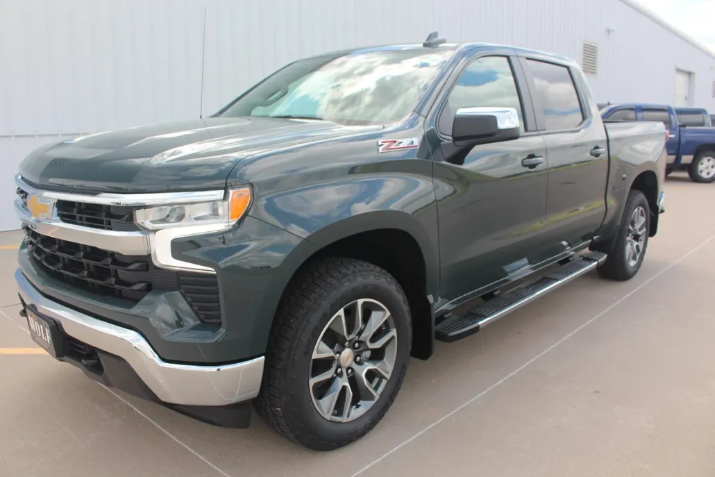 2026 Chevrolet Silverado 1500 LT photo 1