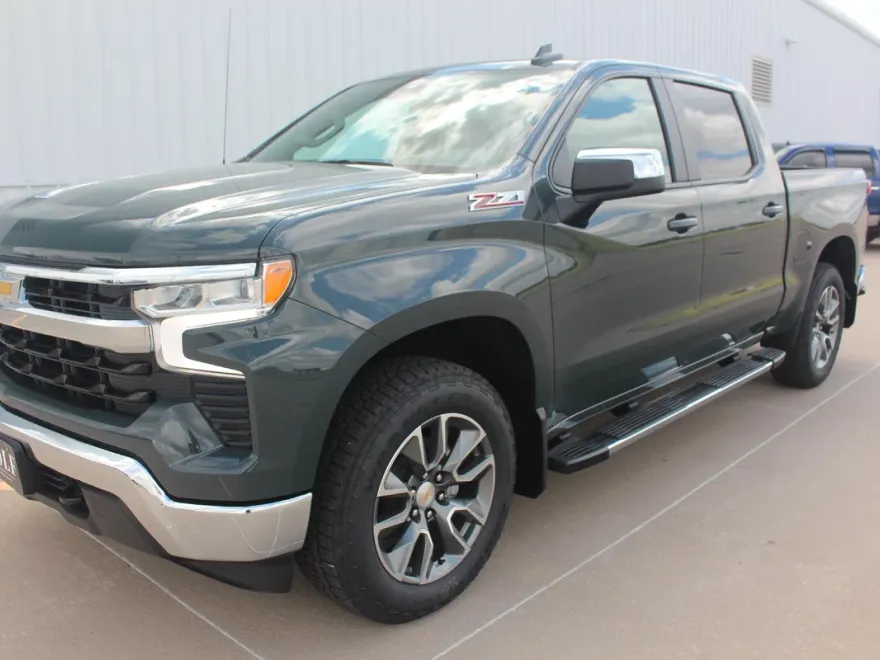 2026 Chevrolet Silverado 1500 LT photo 1