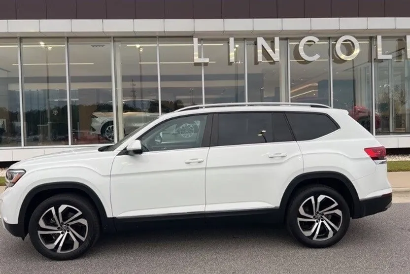 2022 Volkswagen Atlas SEL photo 1