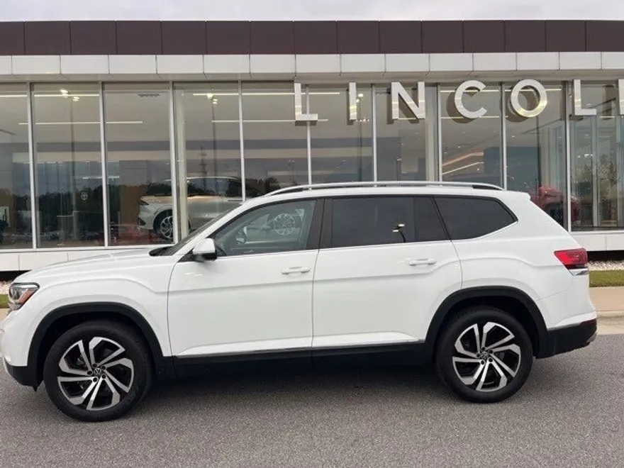 2022 Volkswagen Atlas SEL photo 1