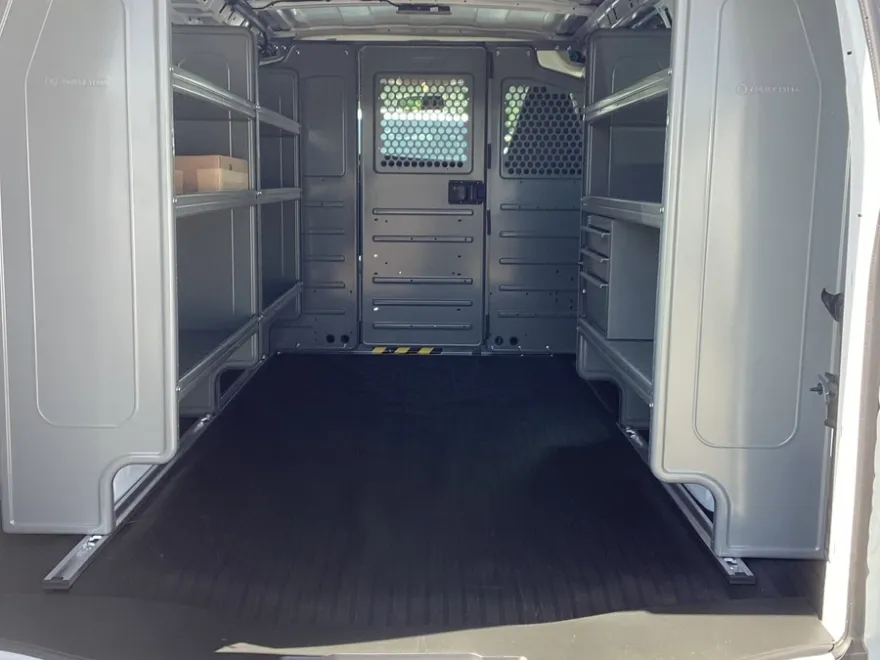 2025 Gmc Savana Cargo 2500 photo 1