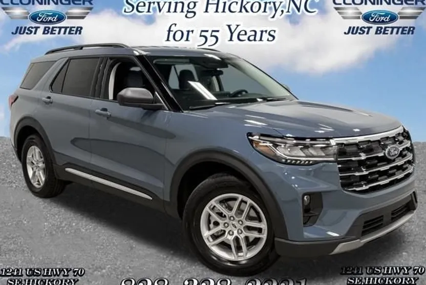 2025 Ford Explorer photo 1