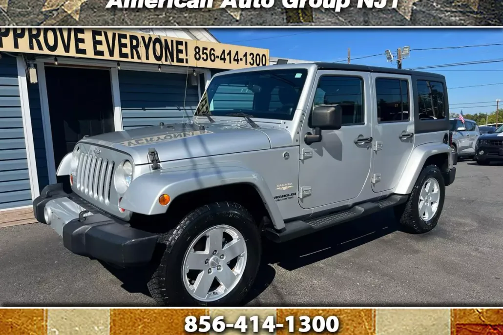 2012 Jeep Wrangler Unlimited Sahara photo 1