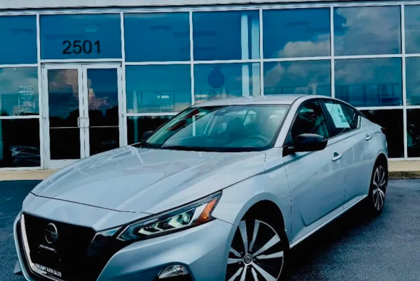 2022 Nissan Altima 2.5 SR photo 1