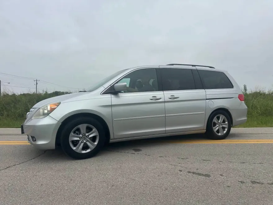 2010 Honda Odyssey Touring photo 1