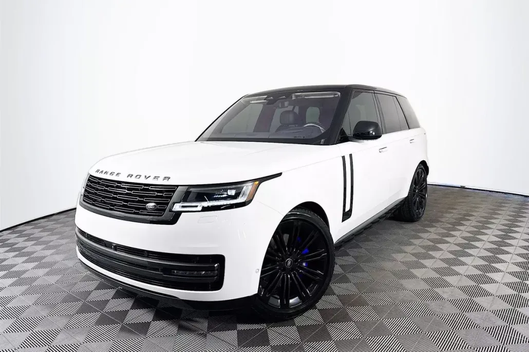 2023 Land Rover Range Rover SE photo 1