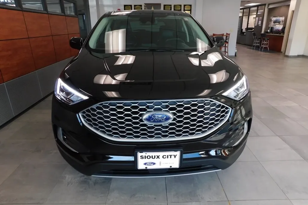 2024 Ford Edge SEL photo 1