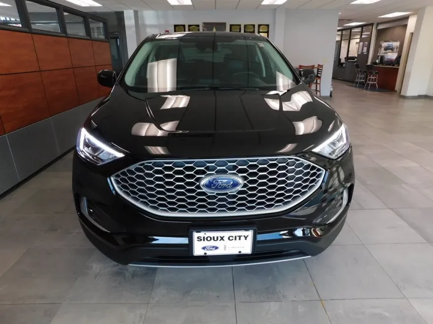 2024 Ford Edge SEL photo 1