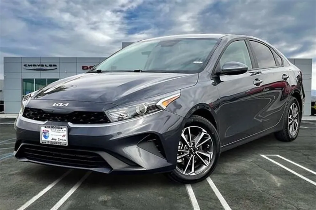 2023 Kia Forte LXS photo 1