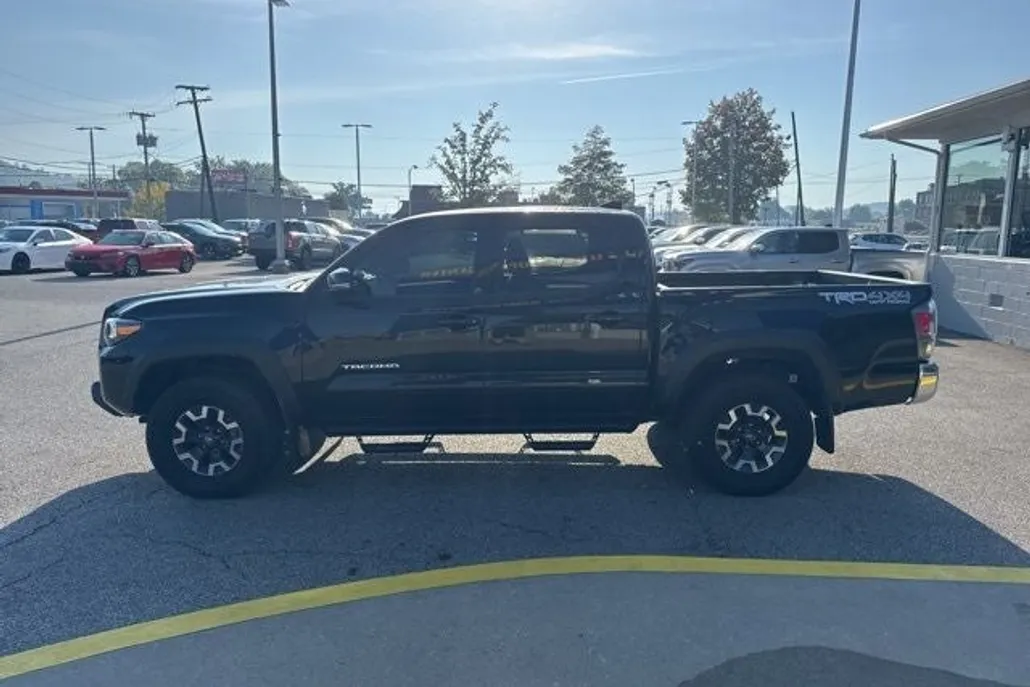 2023 Toyota Tacoma TRD Off-Road V6 photo 1