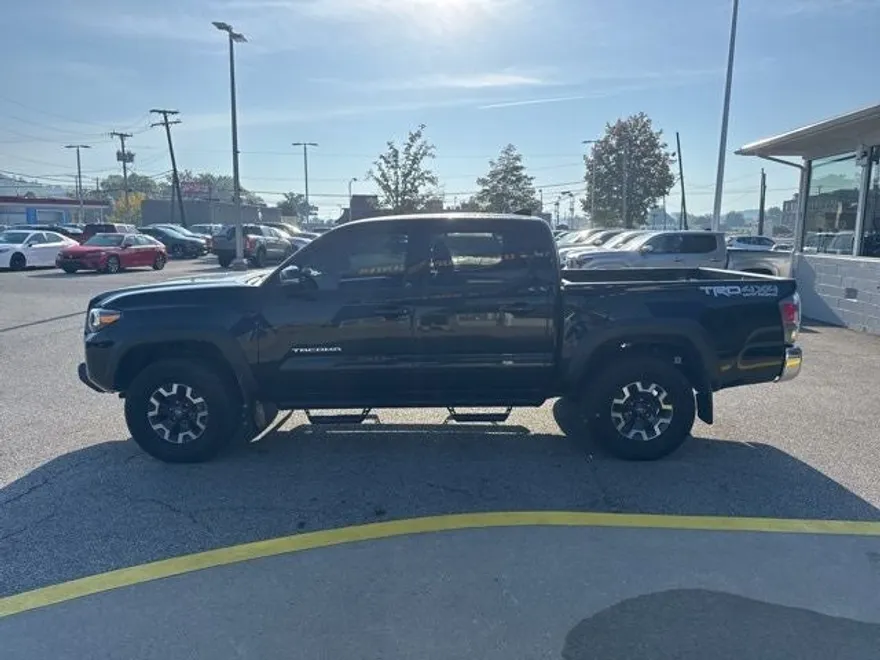 2023 Toyota Tacoma TRD Off-Road V6 photo 1