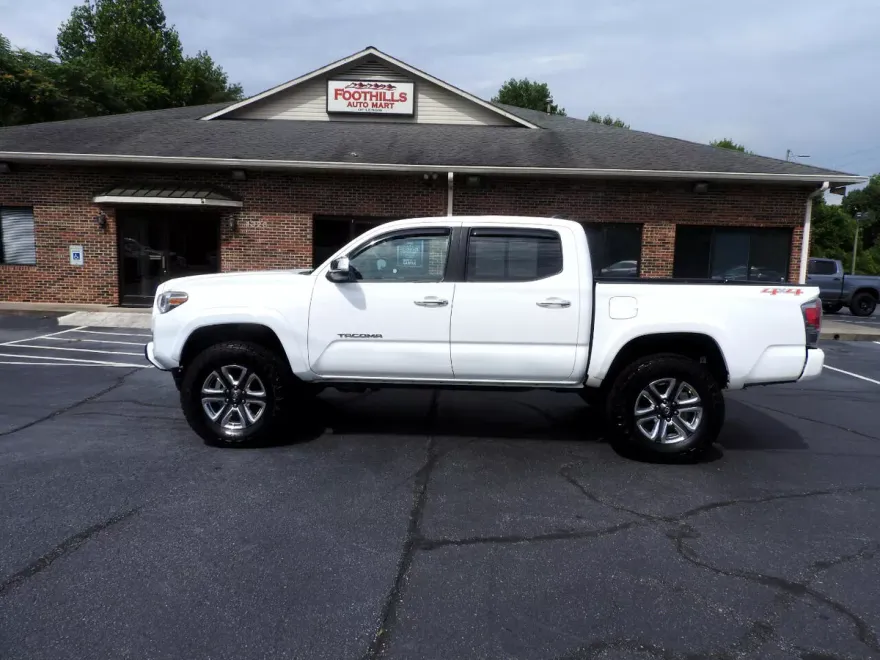 2017 Toyota Tacoma Limited Double Cab photo 1