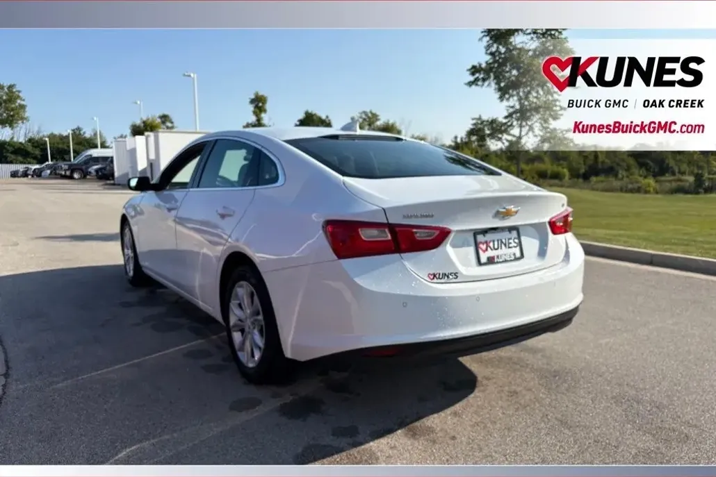 2024 Chevrolet Malibu 1LT photo 1