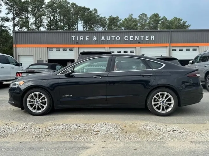 2019 Ford Fusion Hybrid SEL photo 1