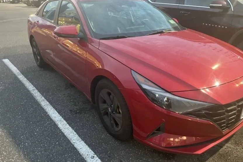 2023 Hyundai Elantra SEL photo 1